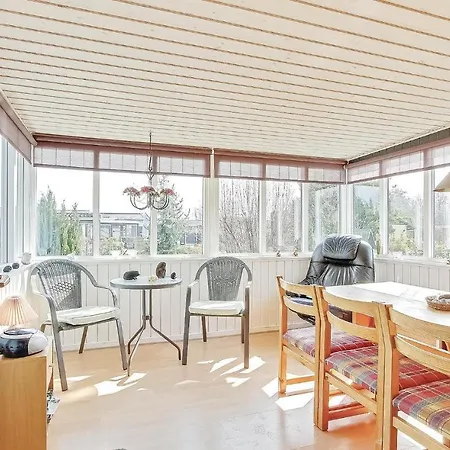 Сasa de vacaciones Two-bedroom Holiday With Sea View In Frorup Tårup